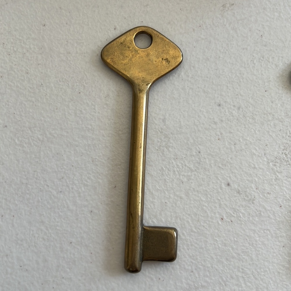 Vintage brass keys - Picture 2 of 7